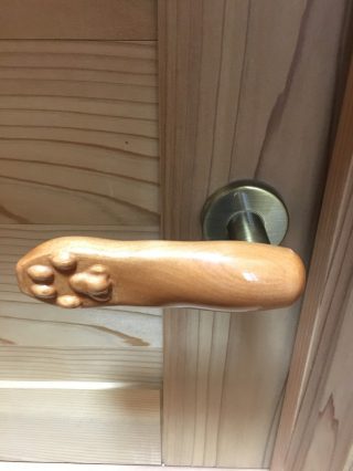 レバーハンドル　ドア　肉球　猫